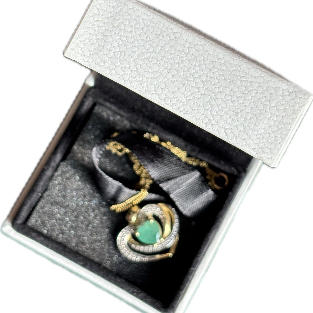 🎄GLENCARA- Gold Diamond
Emerald Celtic heart necklace🎄Lovely Gift! - Picture 5 of 11